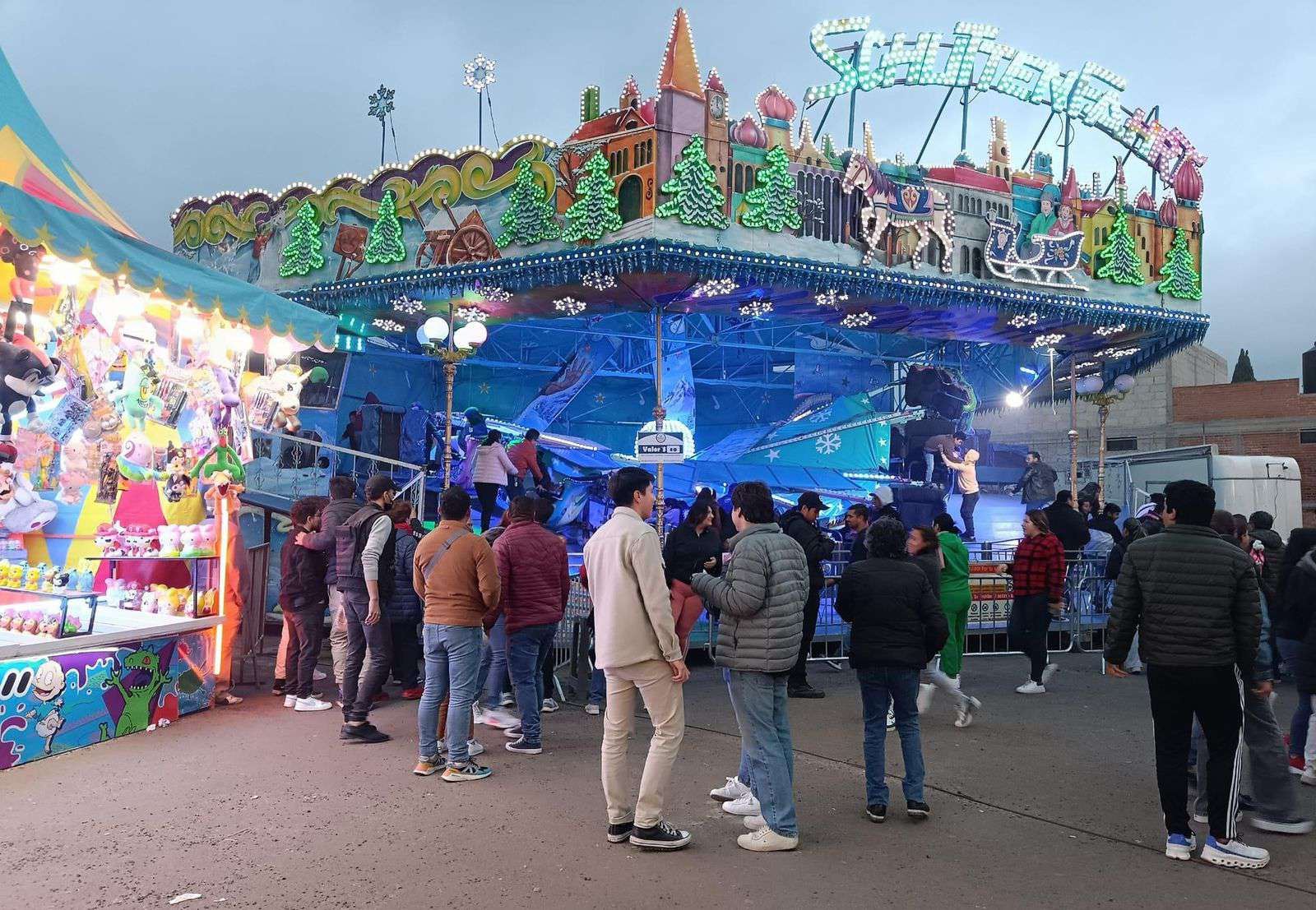 Feria de Pachuca 2024: cuerpos de emergencia atienden percance con juego mecánico