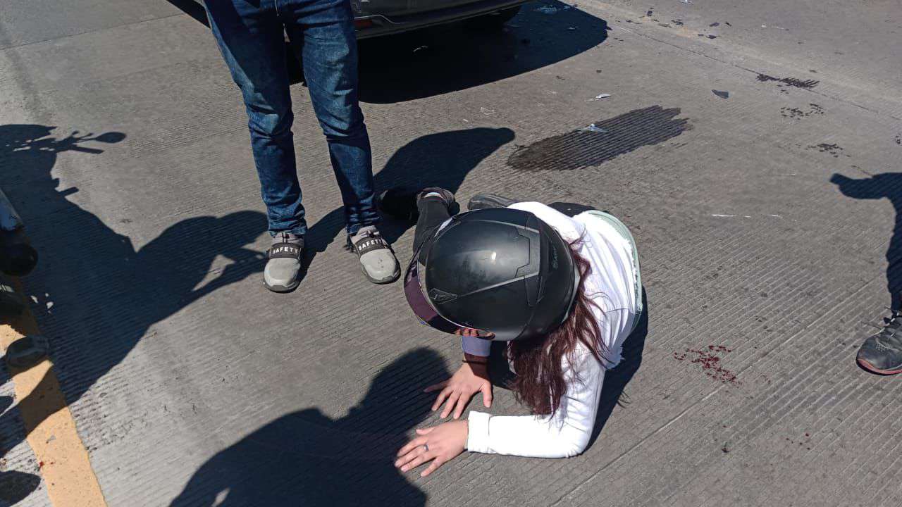 Accidente en Pachuca: choque en bulevar Colosio deja a motociclista lesionada