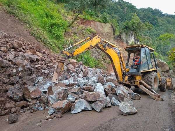 Lluvias en Hidalgo: destinan 500 mdp para arreglar caminos en 22 municipios