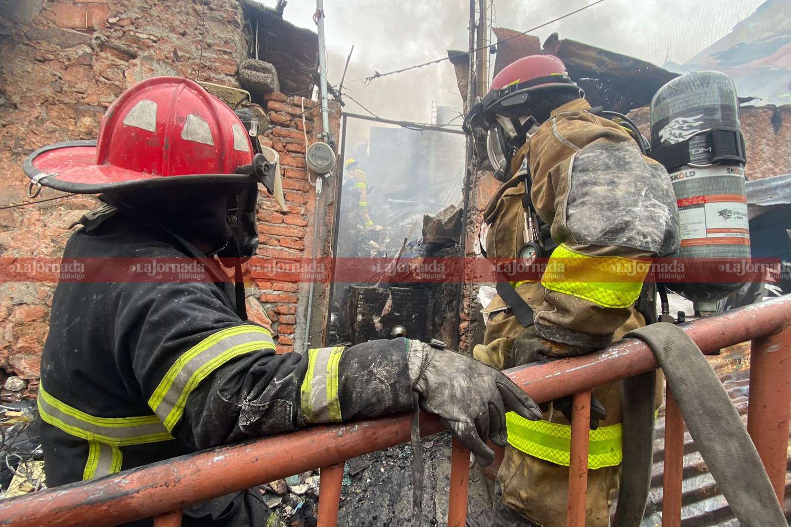 Incendio devasta vivienda en el Centro de Pachuca