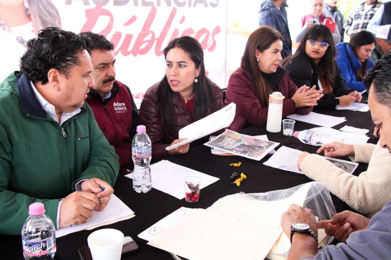 Simey Olvera realiza audiencia pública en Tulancingo