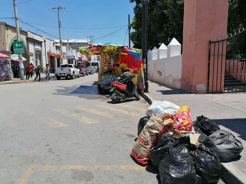 Ixmiquilpan: pobladores cierran basurero municipal