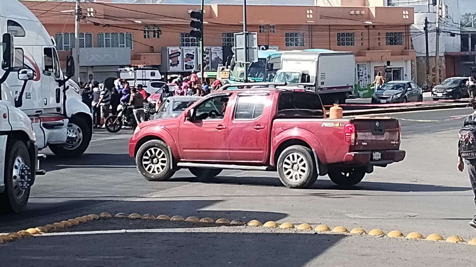 Bloqueo carretera México-Laredo: comerciantes de Ixmiquilpan protestan tras desalojo