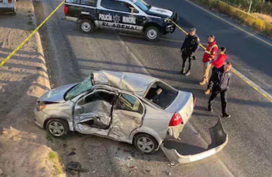 Carretera Actopan-Pachuca: choque entre autobús y auto deja una persona sin vida