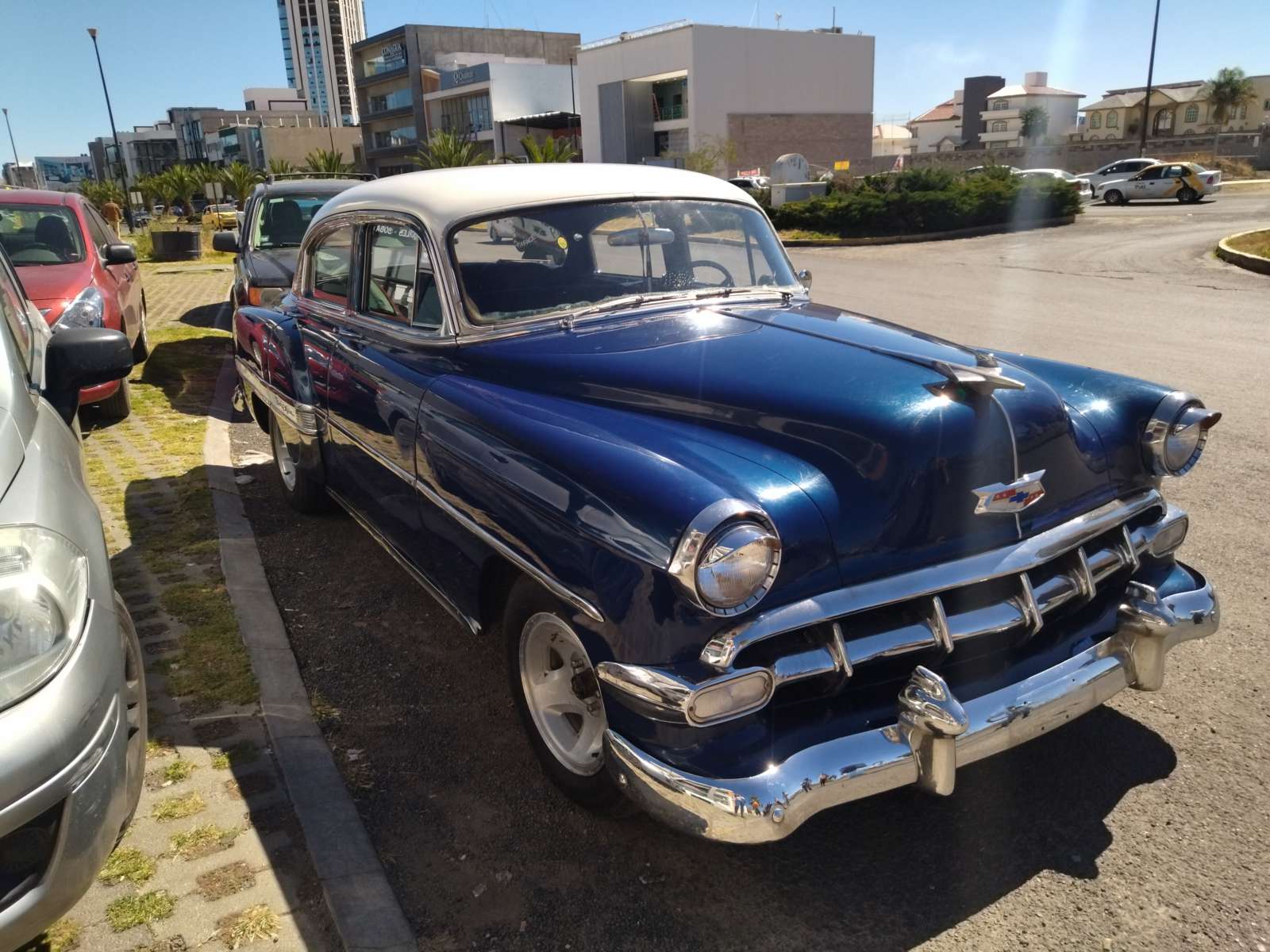 Tercera edición de la rodada y exposición de autos antiguos en Pachuca