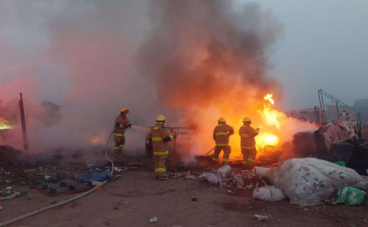 Pachuca: se incendia recicladora de El Huixmi