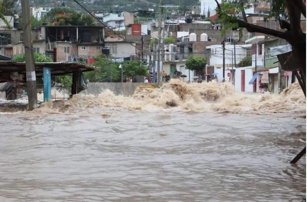 Nueva herramienta de IA genera imágenes satelitales de inundaciones