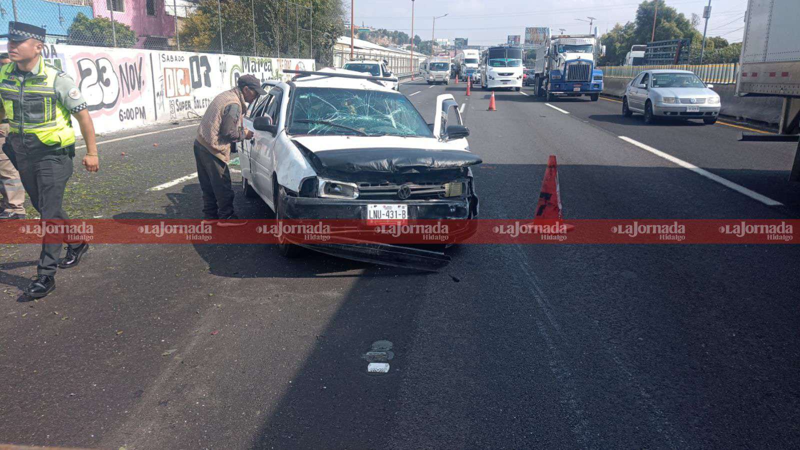 Autopista México-Pachuca: choque entre coche y autobús deja lesionados