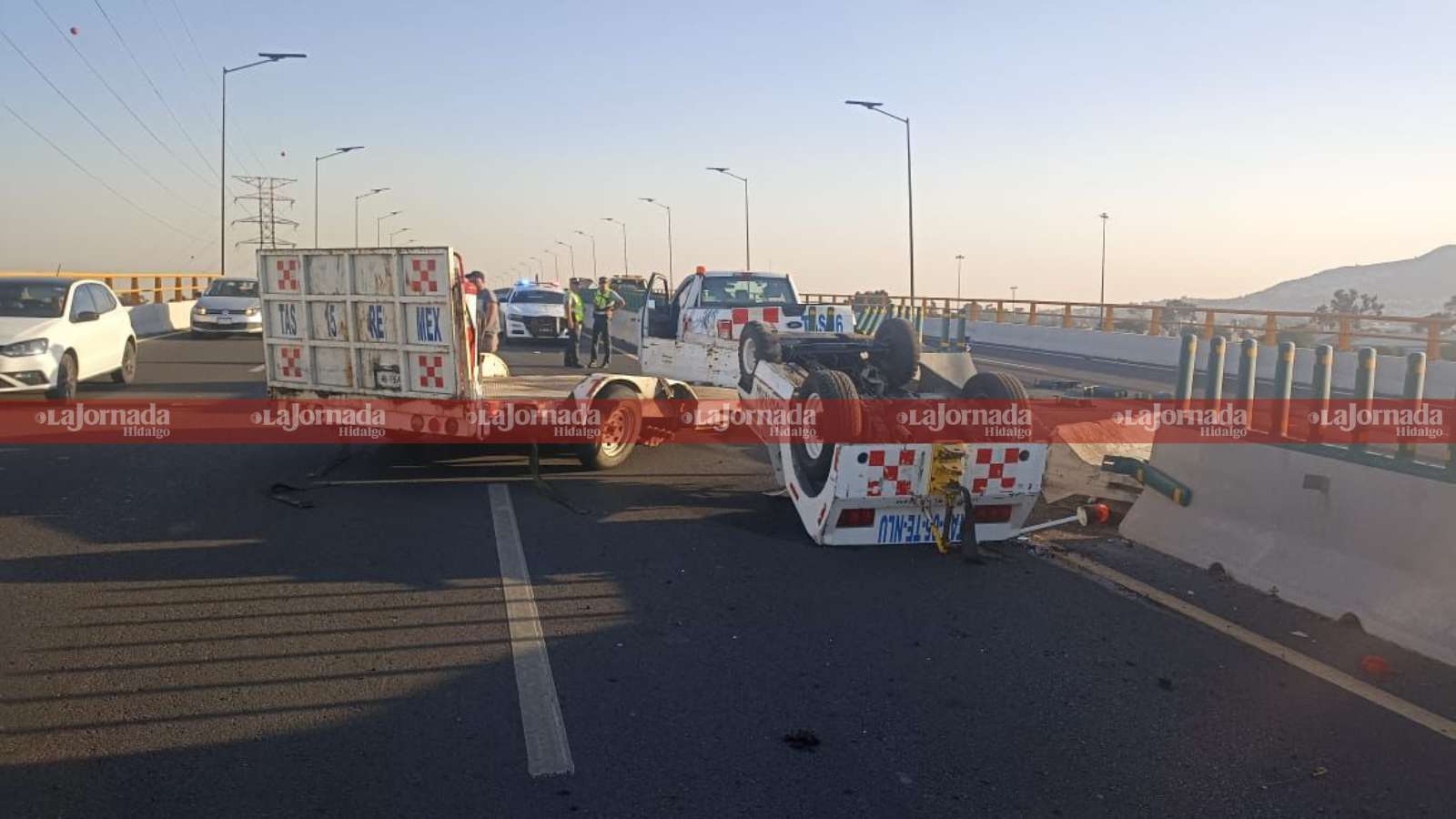 Accidente en carretera hacia el AIFA: choca auto del aeropuerto al remolcar a otro