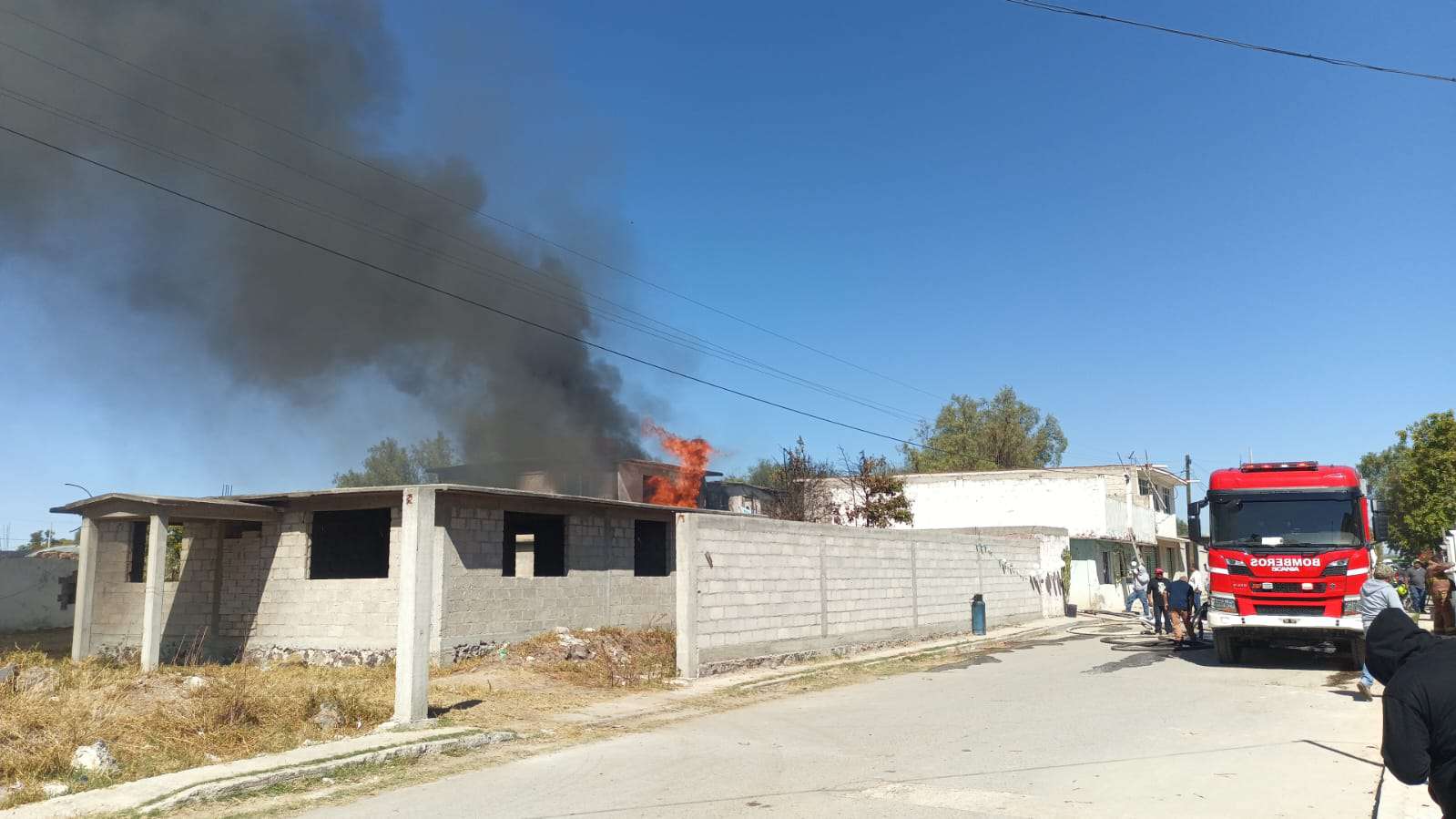 Reportan incendio al interior de una vivienda en Tula de Allende