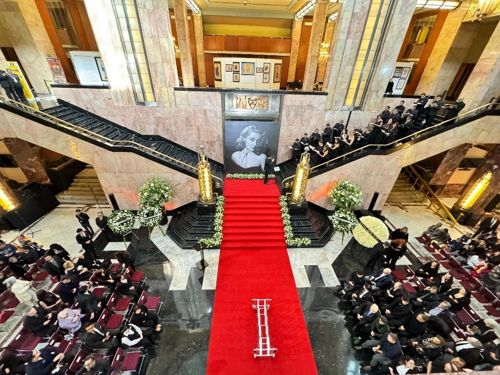 Música y aplausos llenaron el Palacio de Bellas Artes para despedir a Silvia Pinal