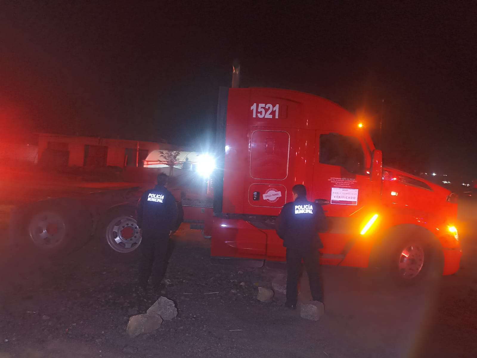 Tulancingo: encuentran a chofer amordazado en tractocamión