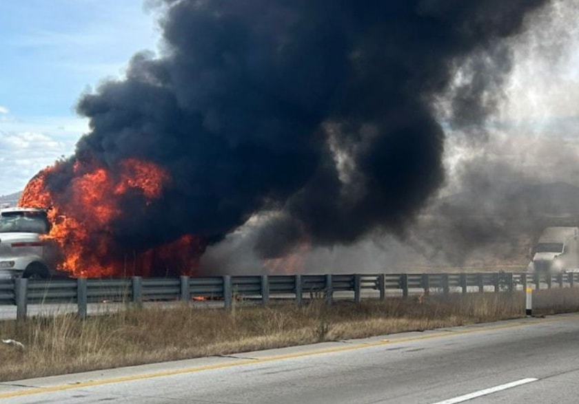 Tráiler se incendia en el Arco Norte; esto sabemos