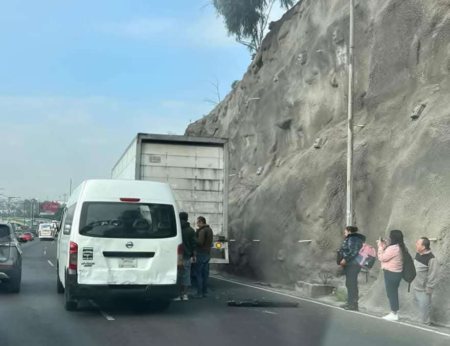 Autopista México-Pachuca: así rescataron a mujer prensada del transporte público