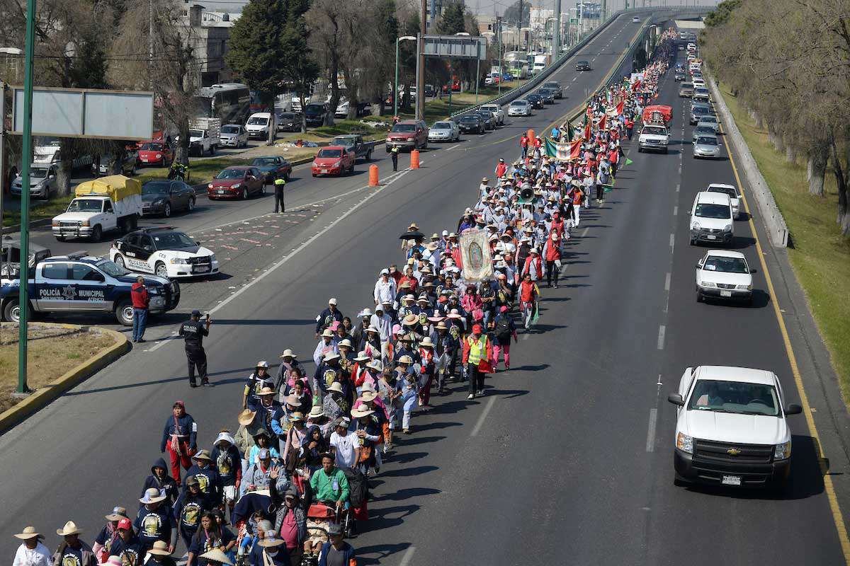 Autopista México-Pachuca: Peregrinación se salva de atropellamiento masivo