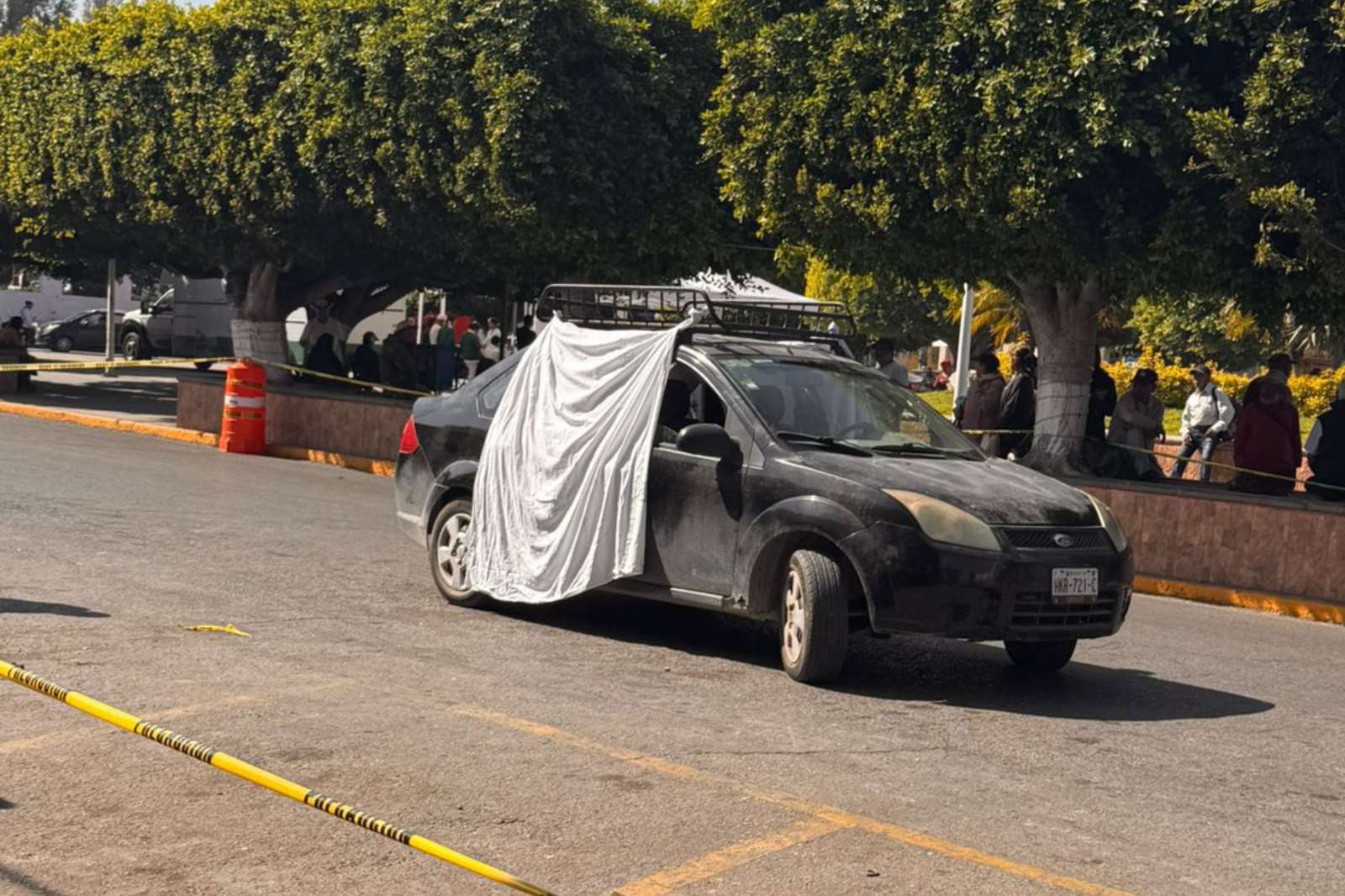 Fallece mujer a bordo de su automóvil en el centro de Ixmiquilpan