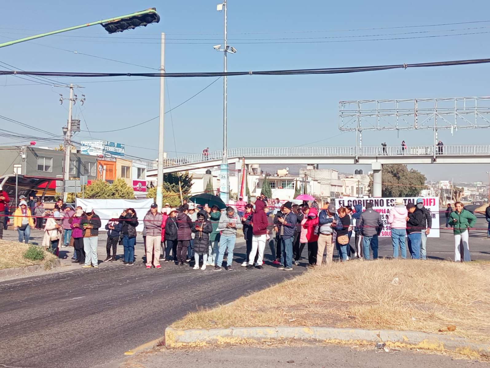 Pese a manifestación y bloqueo en el bulevar Santa Catarina, albergue continuará: DIFH