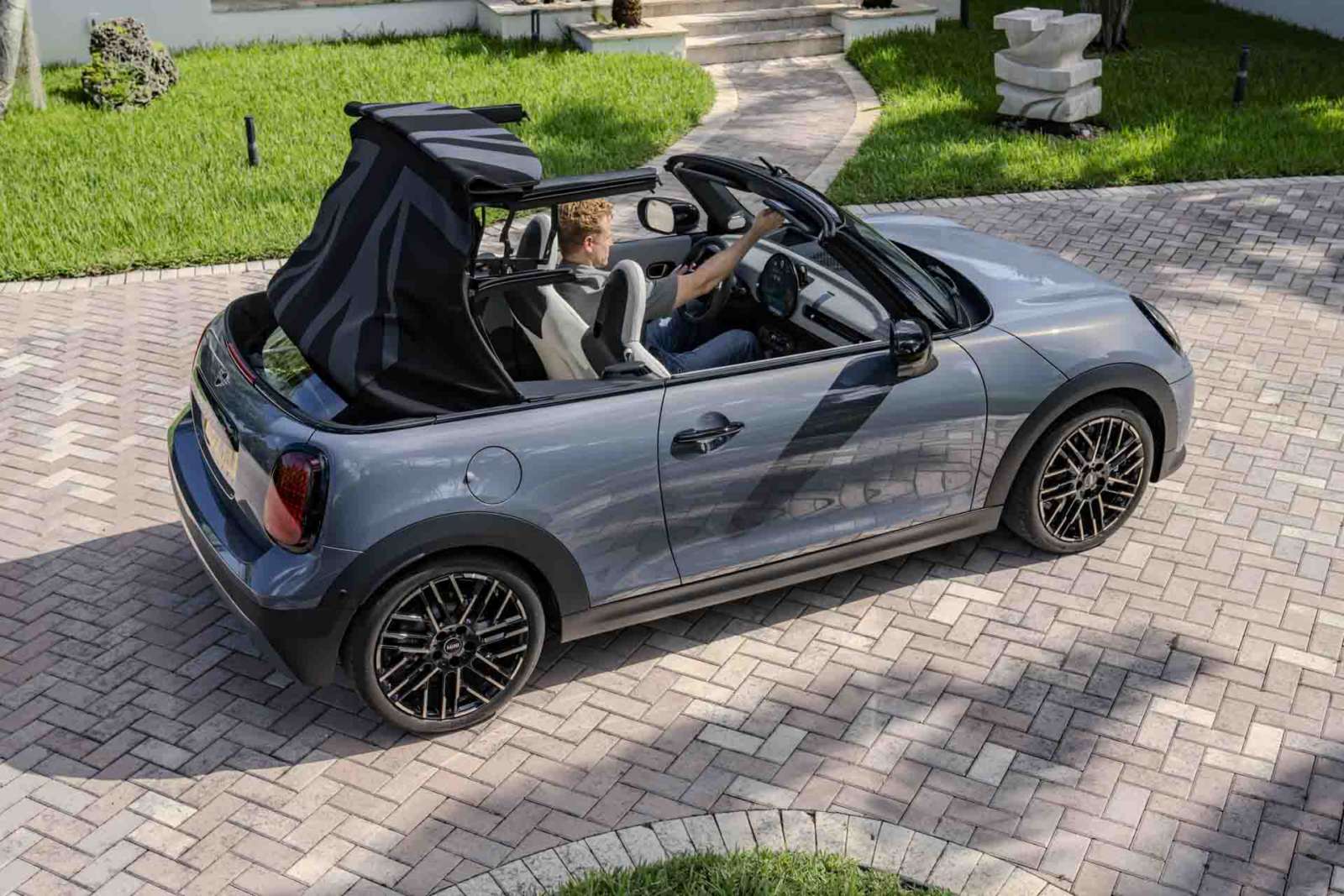 Regresa Mini convertible en su cuarta generación