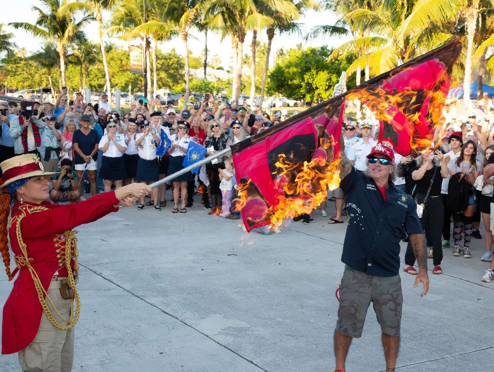 Queman banderas de advertencias para marcar el final de temporada de huracanes