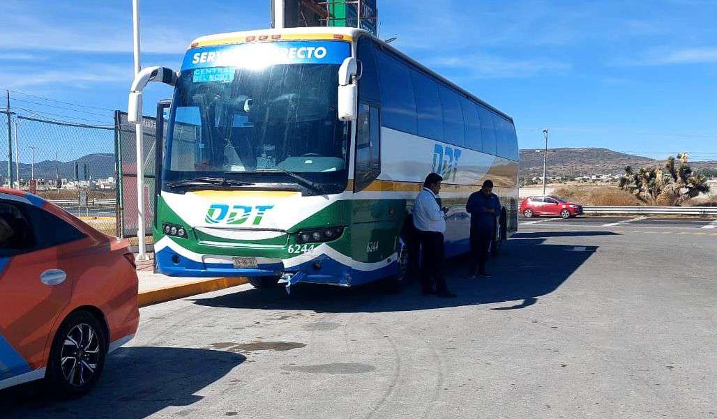 Autopista México-Pachuca: choque entre ODT y auto deja dos lesionados