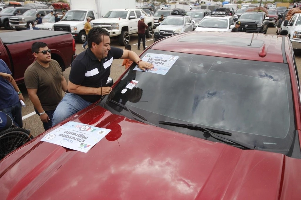 Paisanos preparan su regreso a México en caravana por fiestas decembrinas