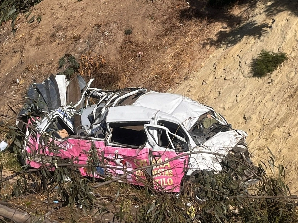 Choque de taxi colectivo en Tijuana deja 11 lesionados