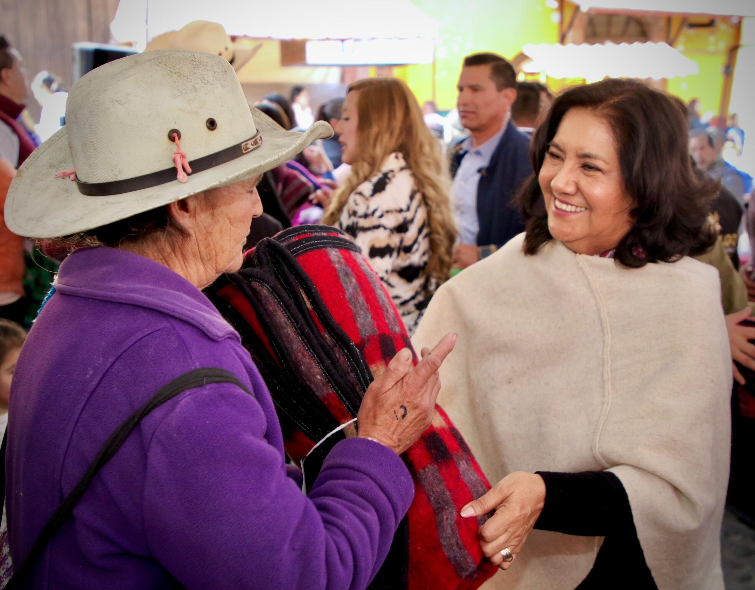 ¡Cobijas para los que más lo necesitan! DIF Hidalgo arranca entrega en zonas frías del estado