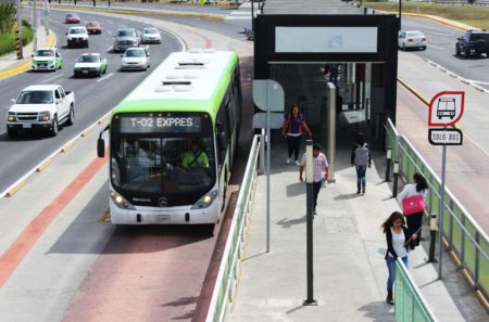 Intentó entrar sin pagar al Tuzobús y terminó enfrentando a la policía