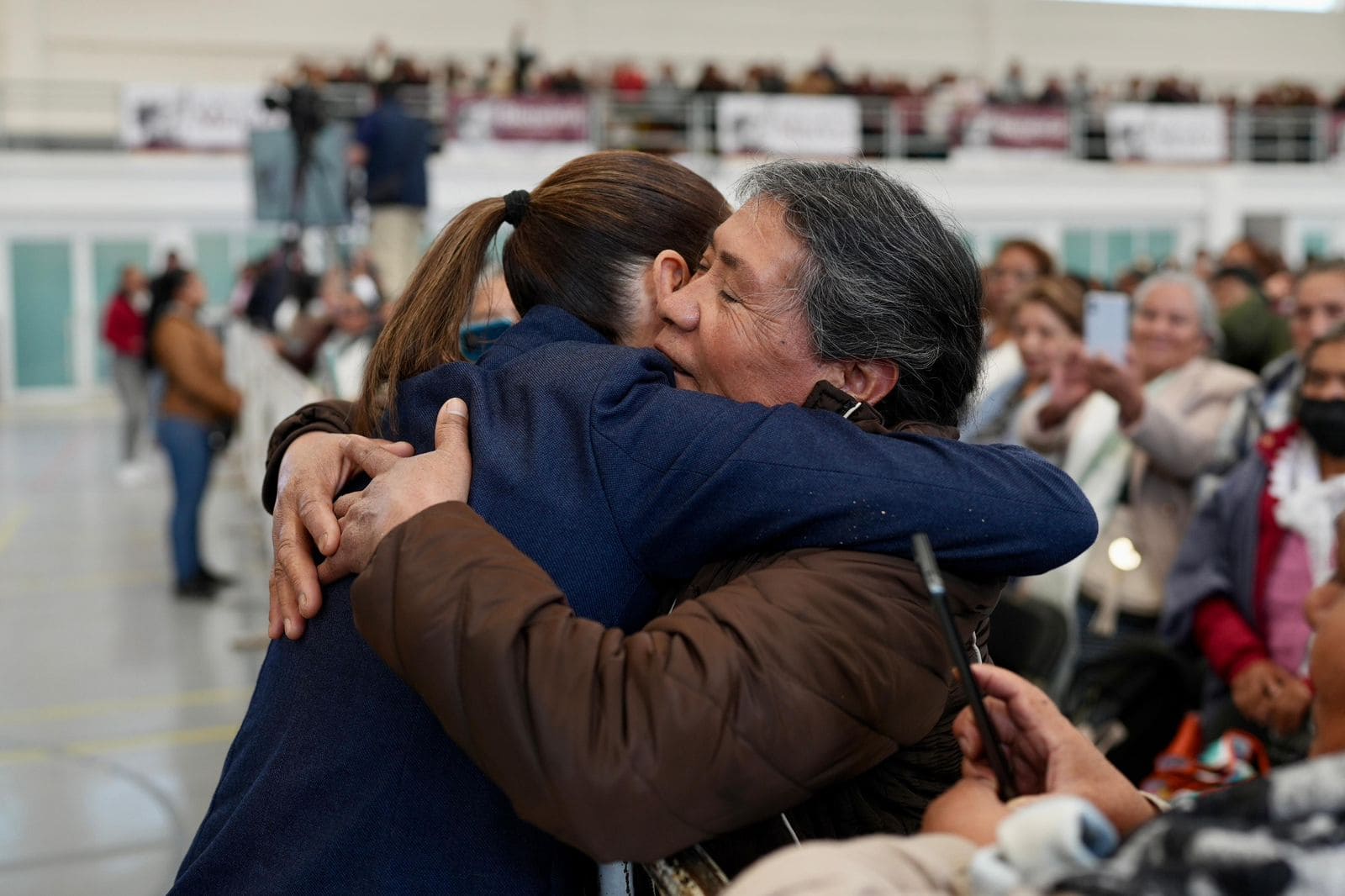 Claudia Sheinbaum encabeza entrega de tarjetas de pensión “Mujer Bienestar” en Estado de México