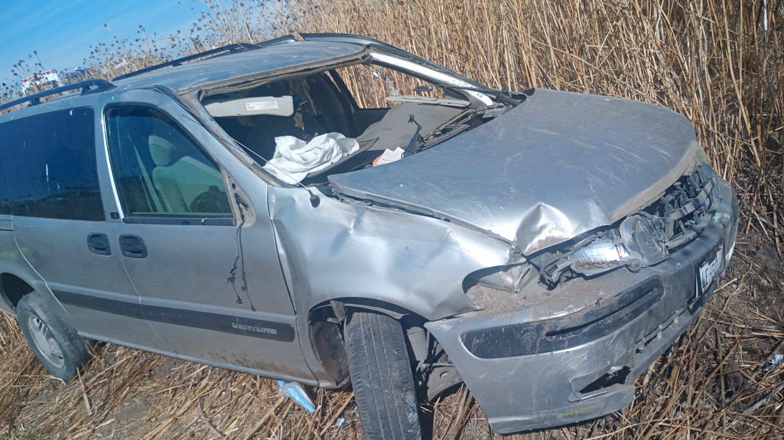 Un conductor, bajo los efectos del alcohol, volcó su camioneta en la carretera México-Tulancingo