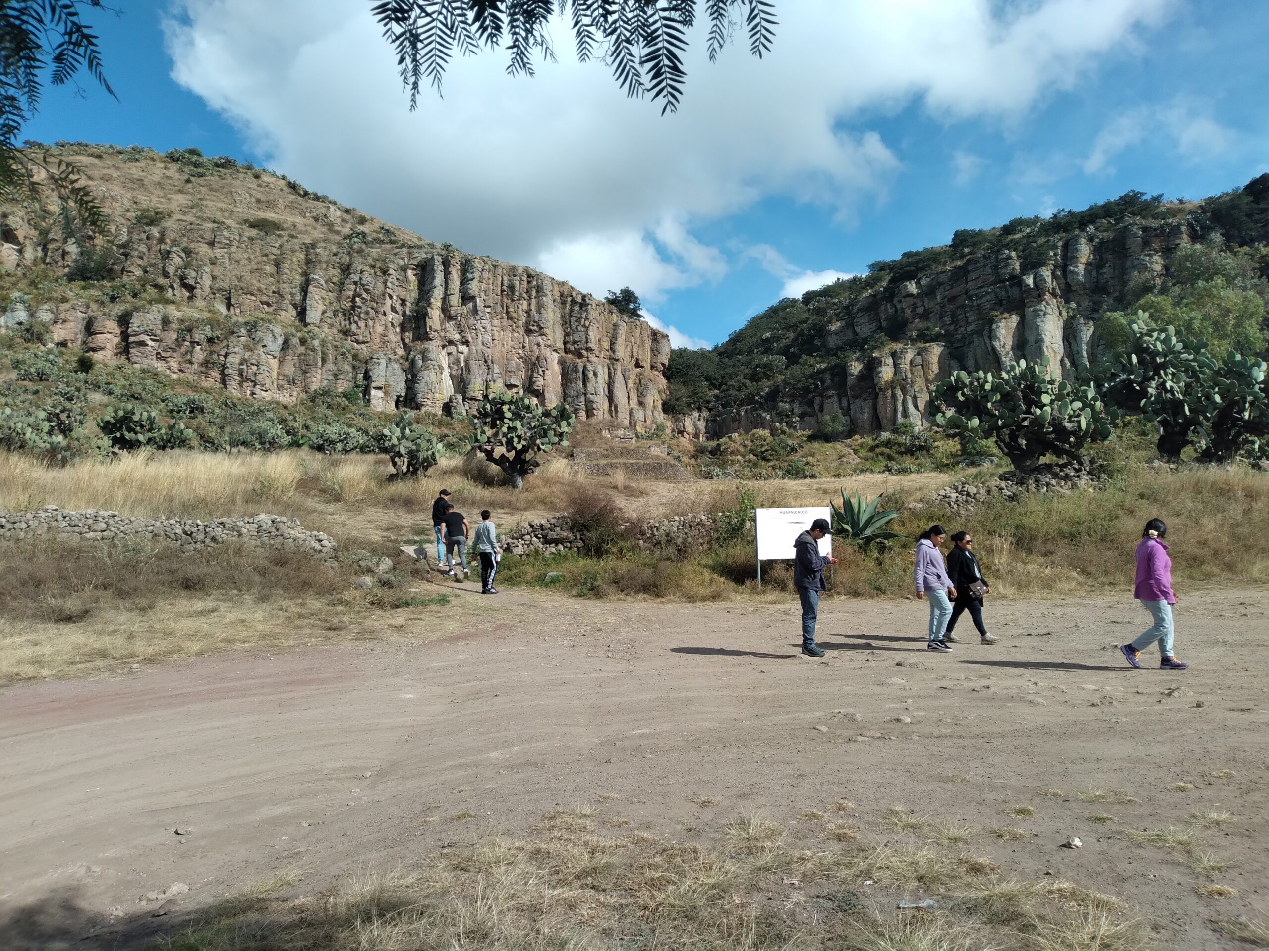 Huapalcalco: difieren audiencia por omisiones en zona arqueológica