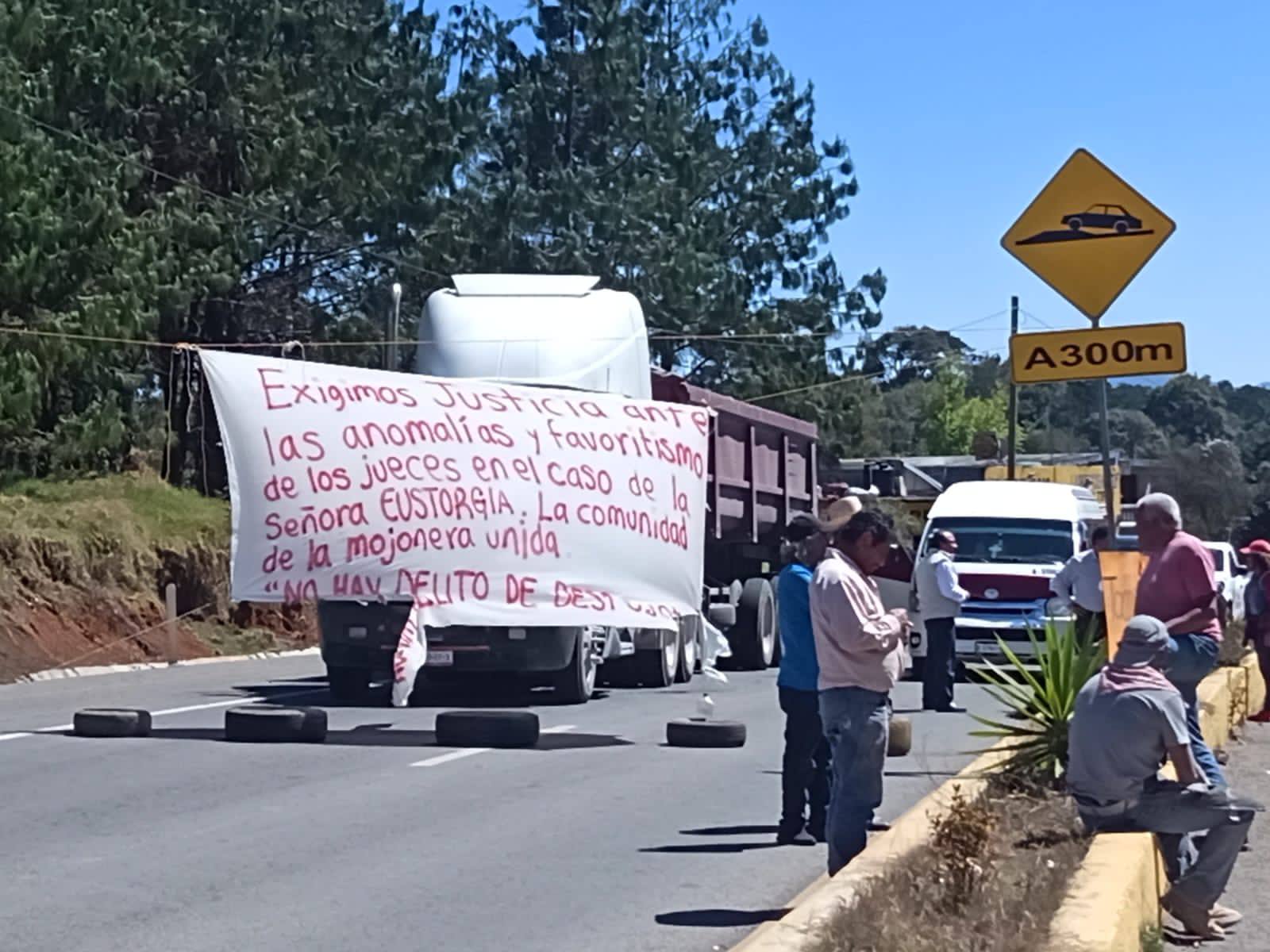 Bloqueo en la carretera México-Tampico en Zacualtipán por demandas de justicia
