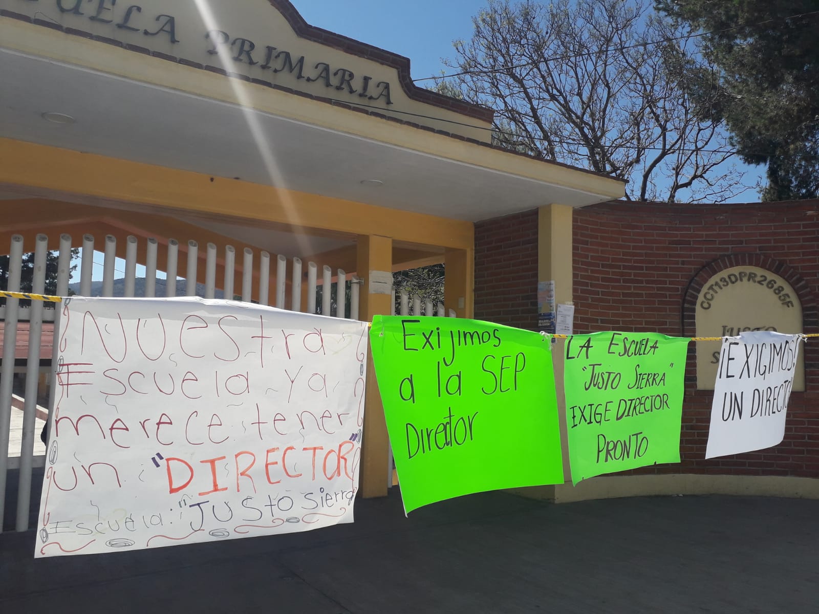 Carretera Tlaxcoapan-Tetepango: padres de familia realizan bloqueo