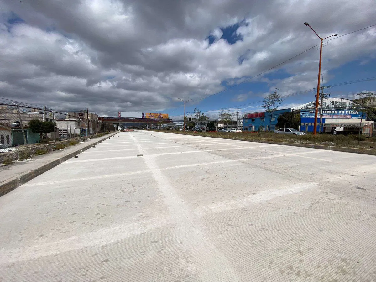 Carretera Pachuca-Sahagún: ante críticas y tráfico, retiran boyas dobles