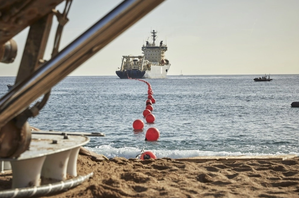 Meta tenderá cable submarino de 50 mil km en cinco continentes