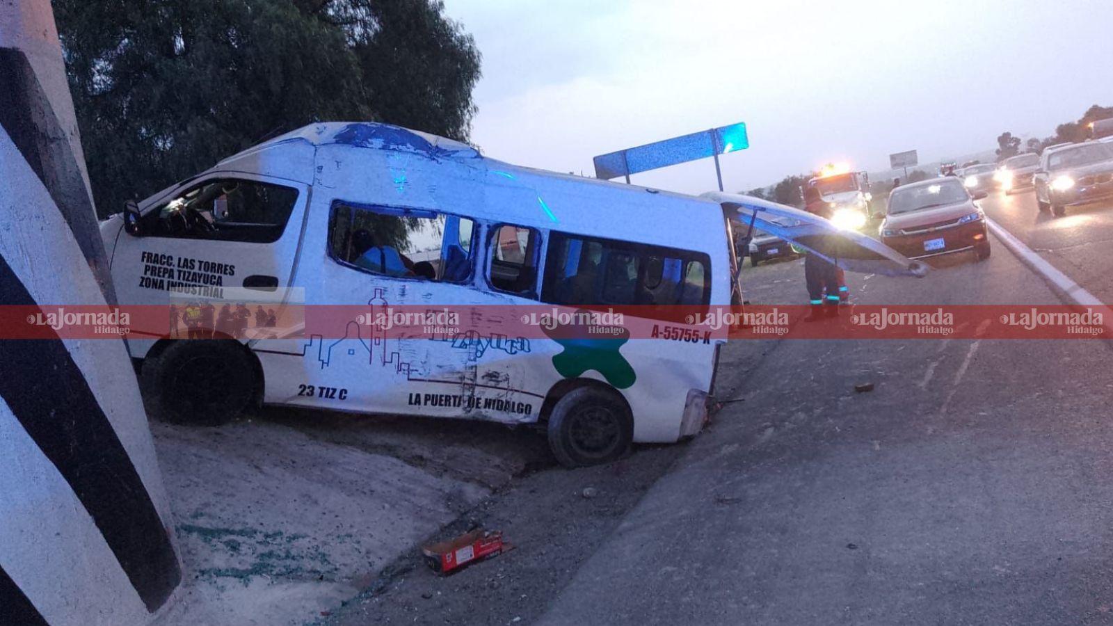 Autopista México-Pachuca: urvan de Tizayuca choca contra puente