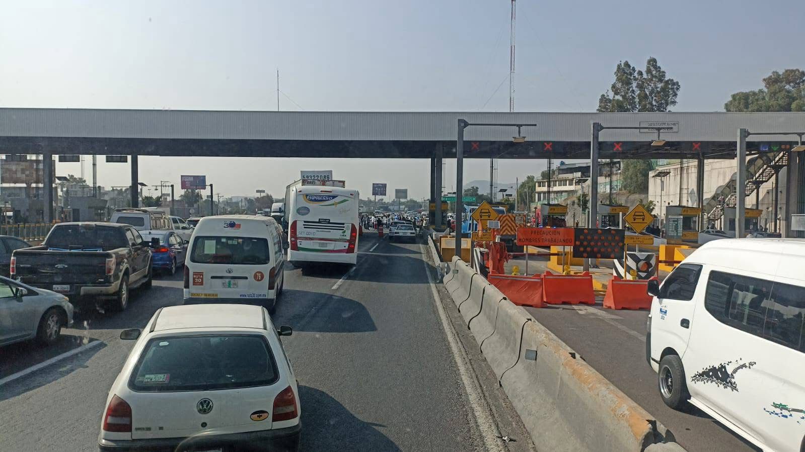 Liberan un punto de la autopista México-Pachuca tras bloqueo de transportistas