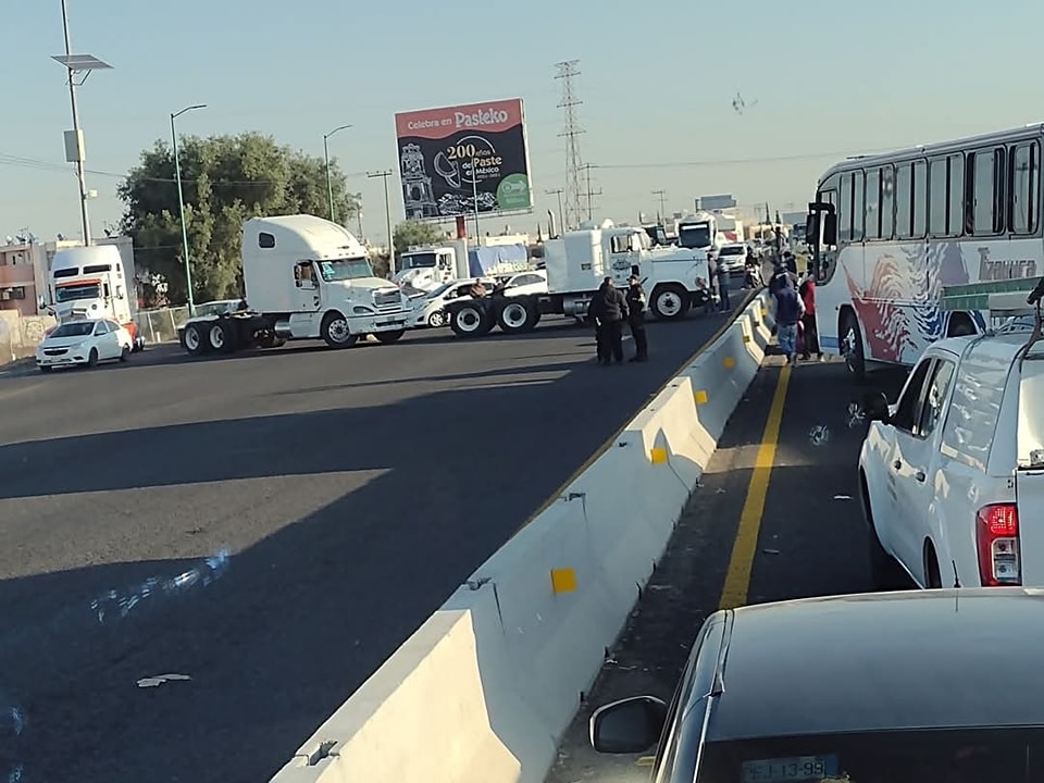 Bloqueo en la México-Pachuca provoca afectaciones en ambos sentidos