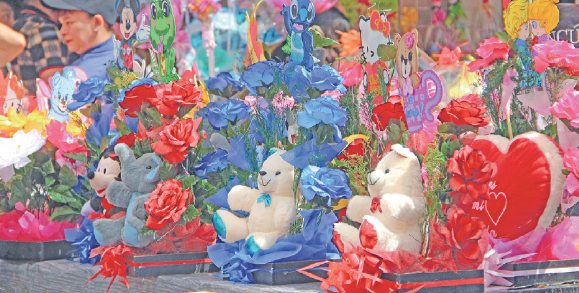 Amigos y enamorados celebran el amor