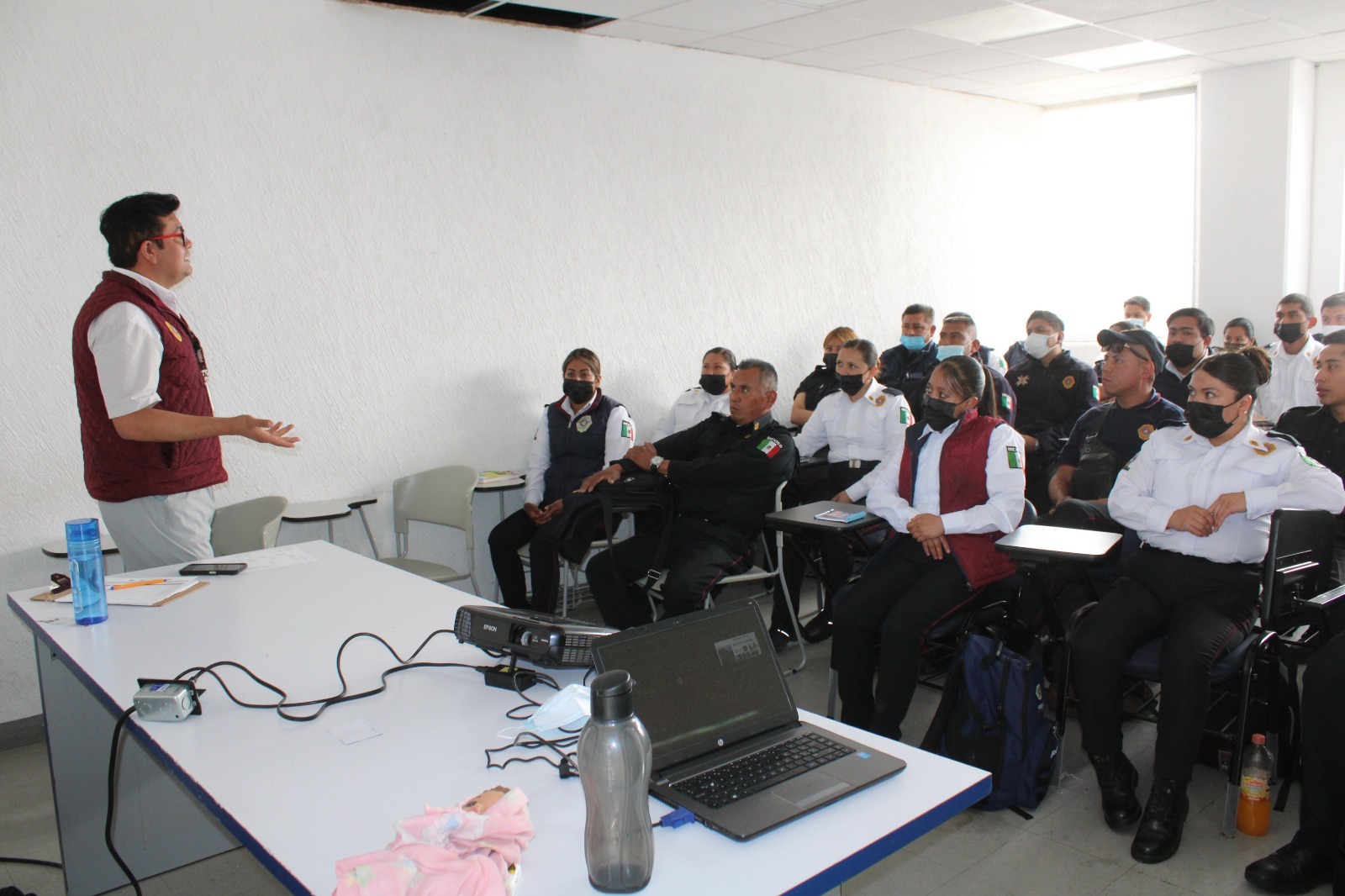 Capacitan en buen trato y alertamiento hospitalario a la Policía Bancaria