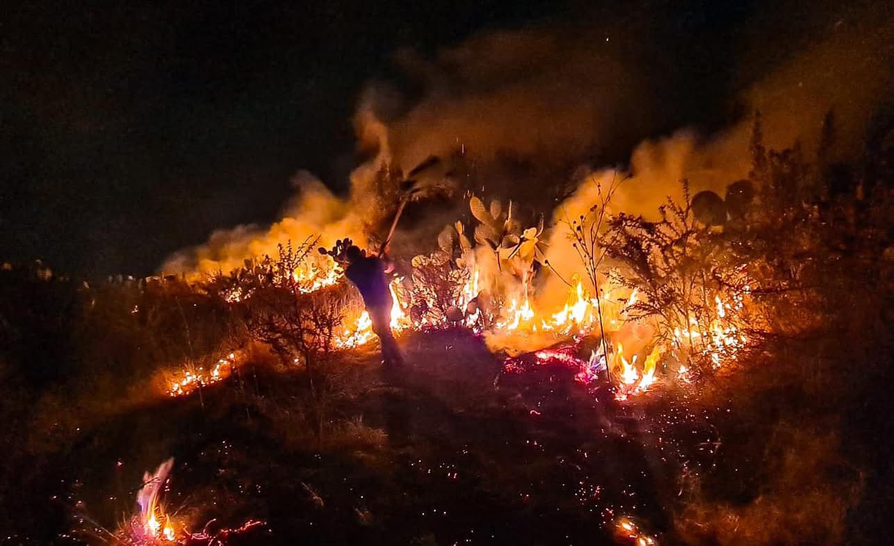 Bomberos de Tula de Allende sofocan incendio