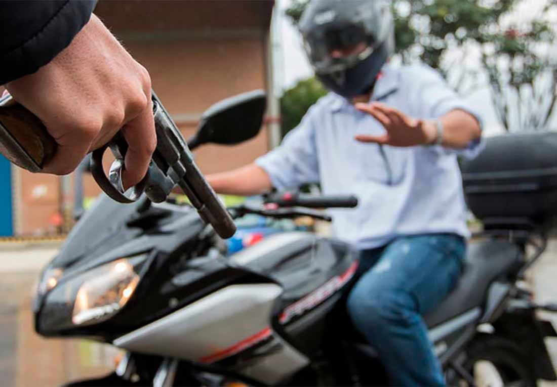 Chilcuautla: delincuentes roban moto a mano armada