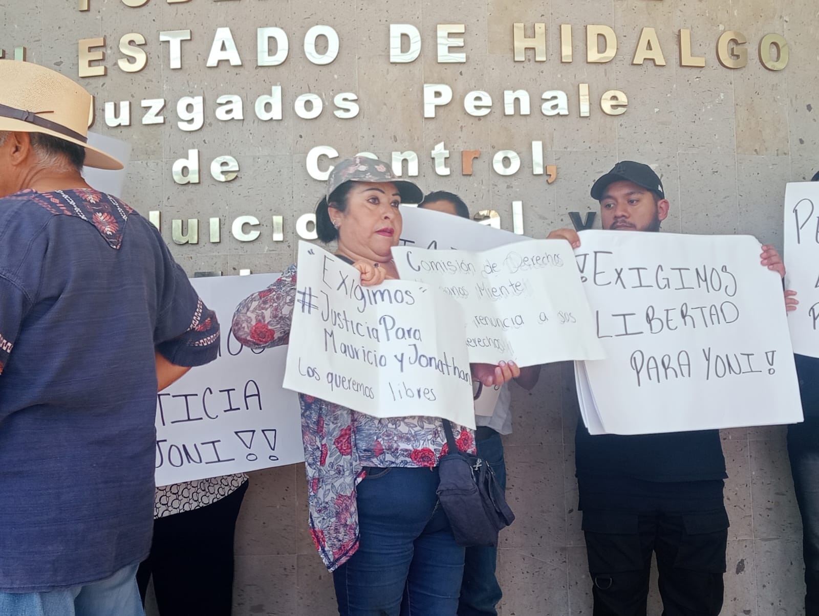 Procesan a jóvenes acusados de atacar a policías en el 8M en Pachuca