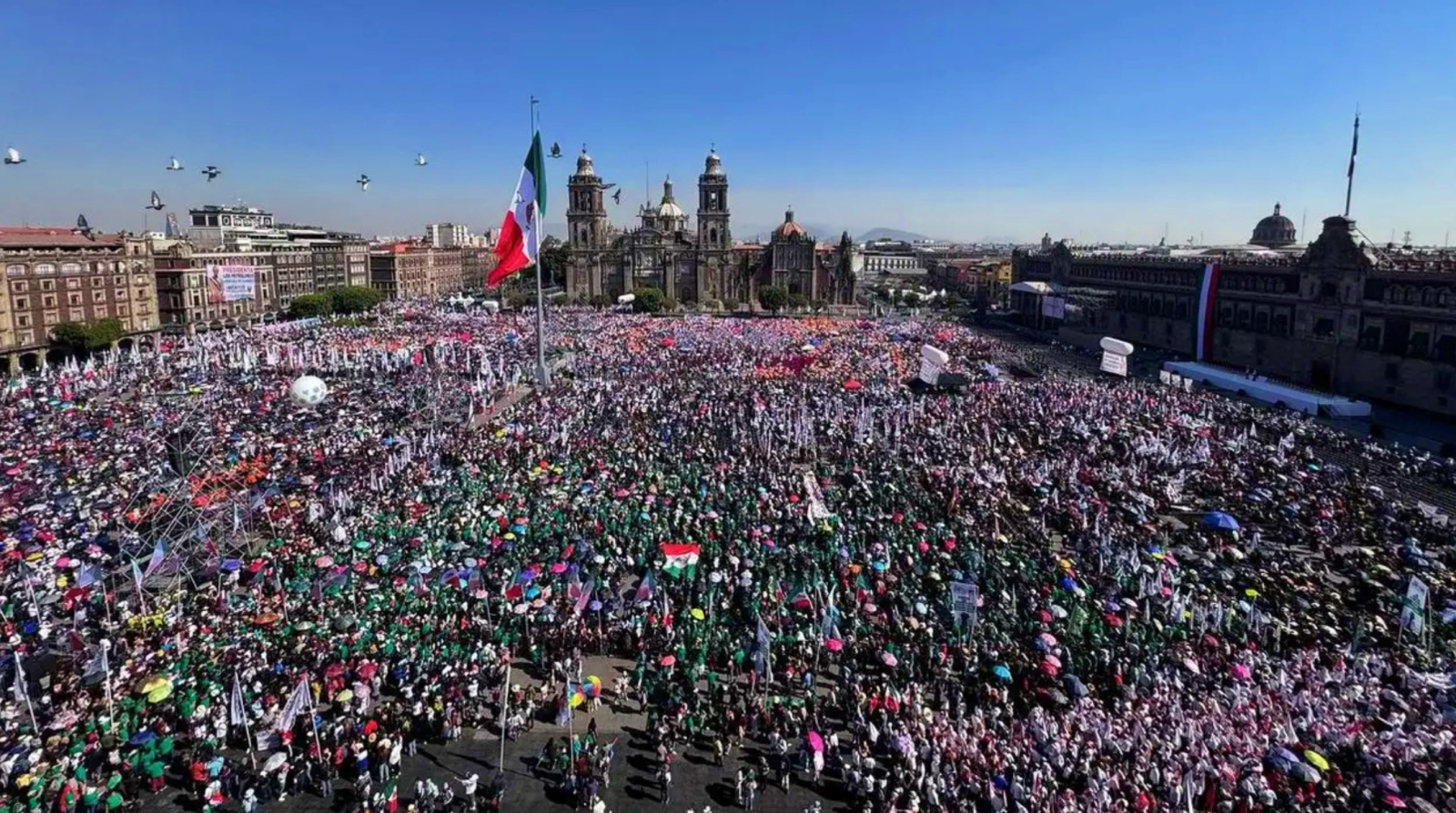 Mensaje de Claudia Sheinbaum: Llegan contingentes al Zócalo