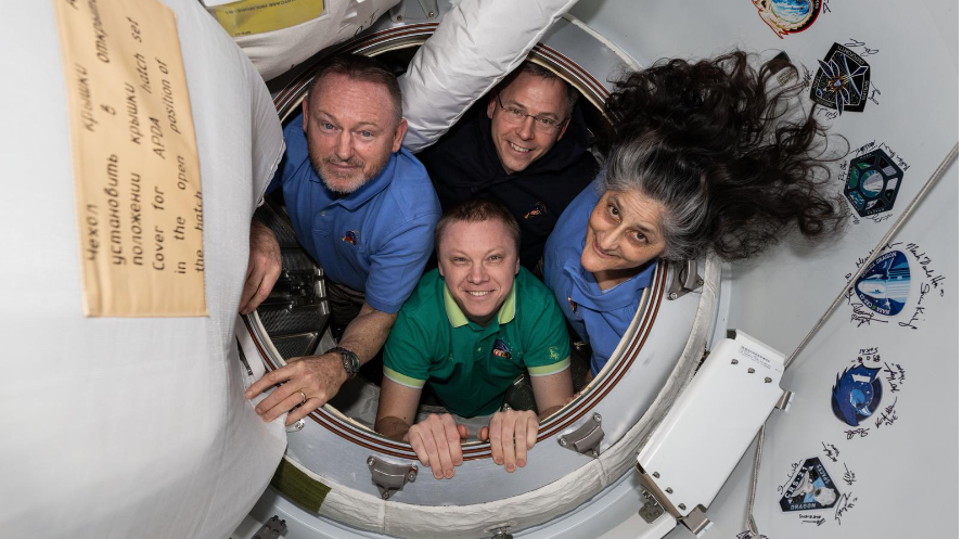 La nave Crew Dragon de SpaceX llega a la estación espacial para regresar a los astronautas varados