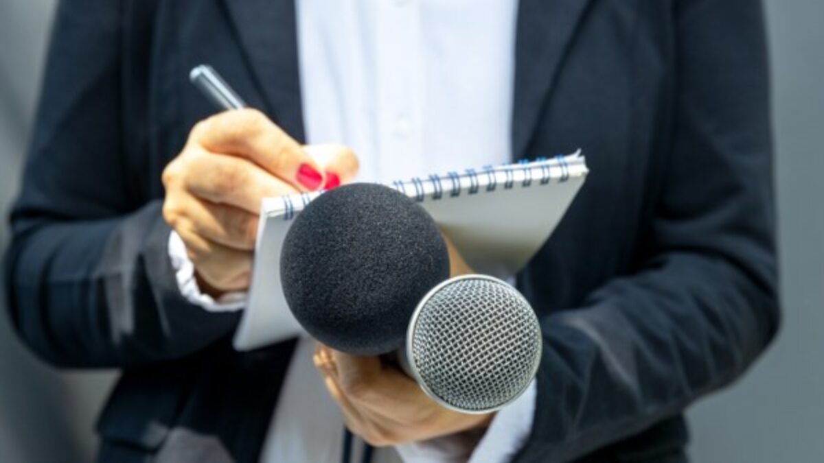 Se busca brindar a la Secretaría de Gobierno vigilar la aplicación y cumplimiento de la ley de protección a periodistas.