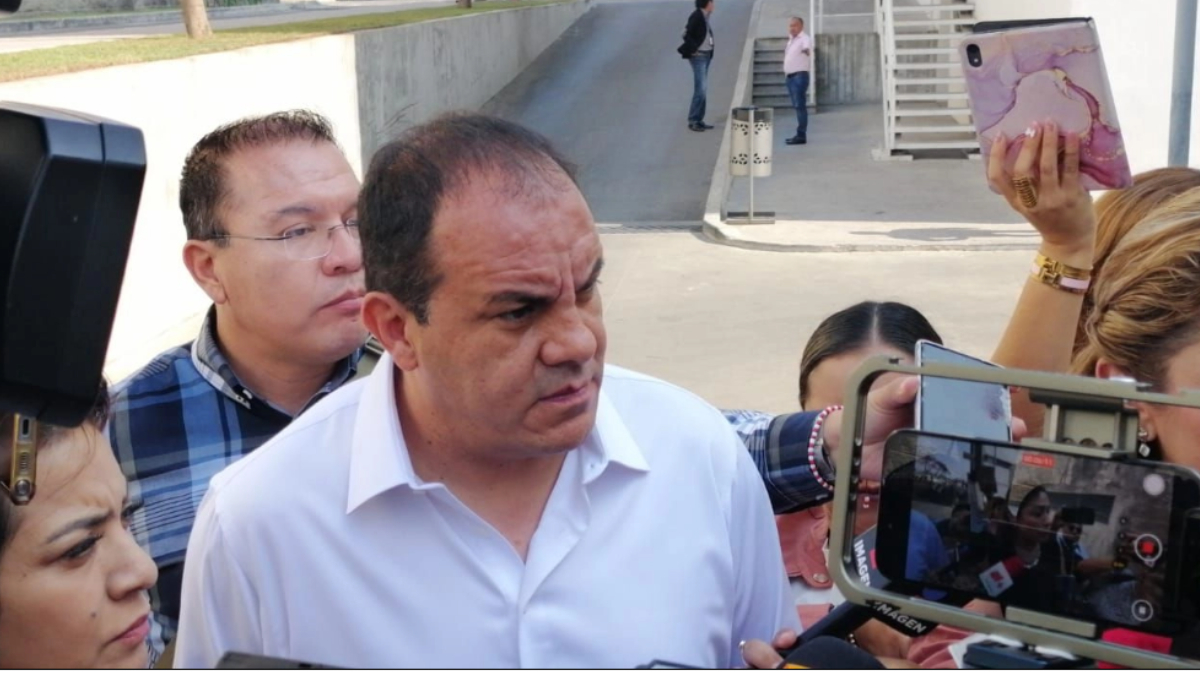 Blanco acudió esta mañana a la FGE donde hay una investigación en su contra, acompañado por algunas legisladoras, y sólo se entrevistó con el Ministerio Público.