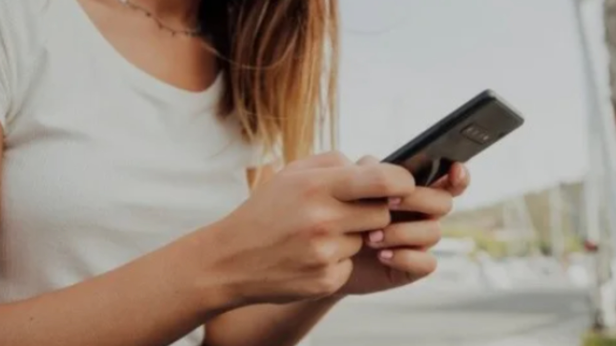 ¿Por qué deberías desactivar el WiFi de tu celular al salir de casa?