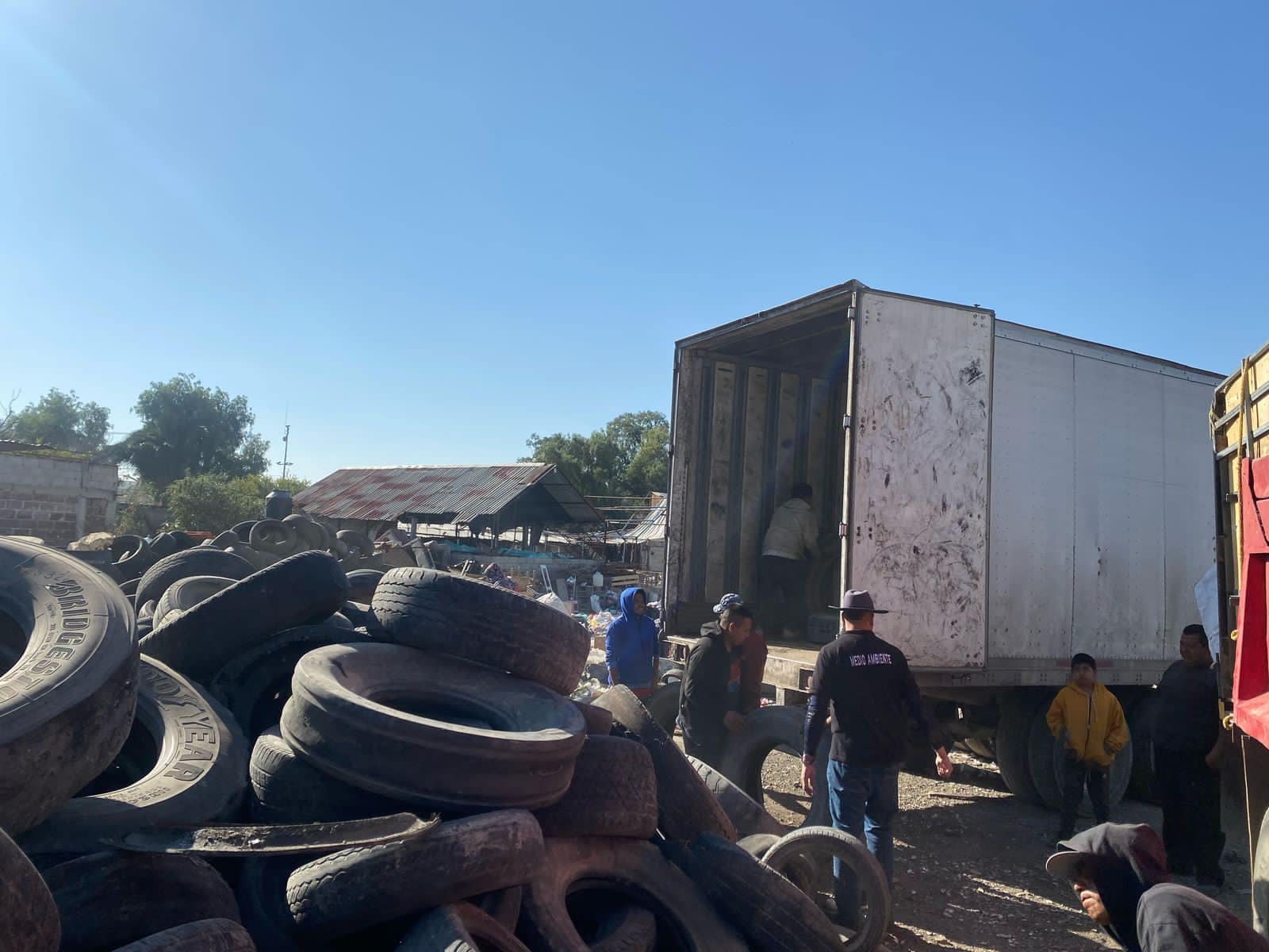 Tizayuca: retiran más de mil 500 llantas de la vía pública