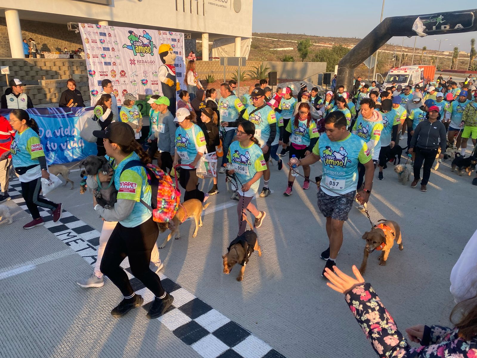 Más de mil personas y sus mascotas participaron en la carrera “Corre con tu Mejor Amigo”